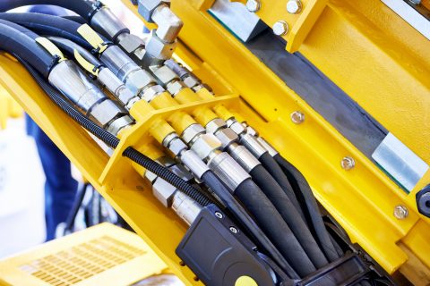 Hydraulic hoses and connections for heavy equipment