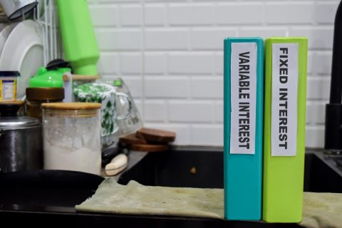 Folders with the label fixed interest and variable interest